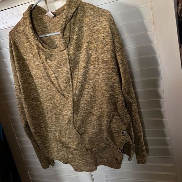 Misia Hoodie With button details - Picture 2 of 7